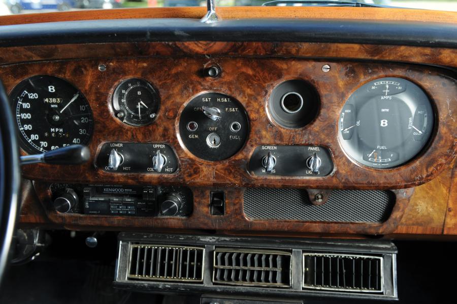 Панель приборов Bentley S3 Saloon 1963 года  (фото 4 из 10)